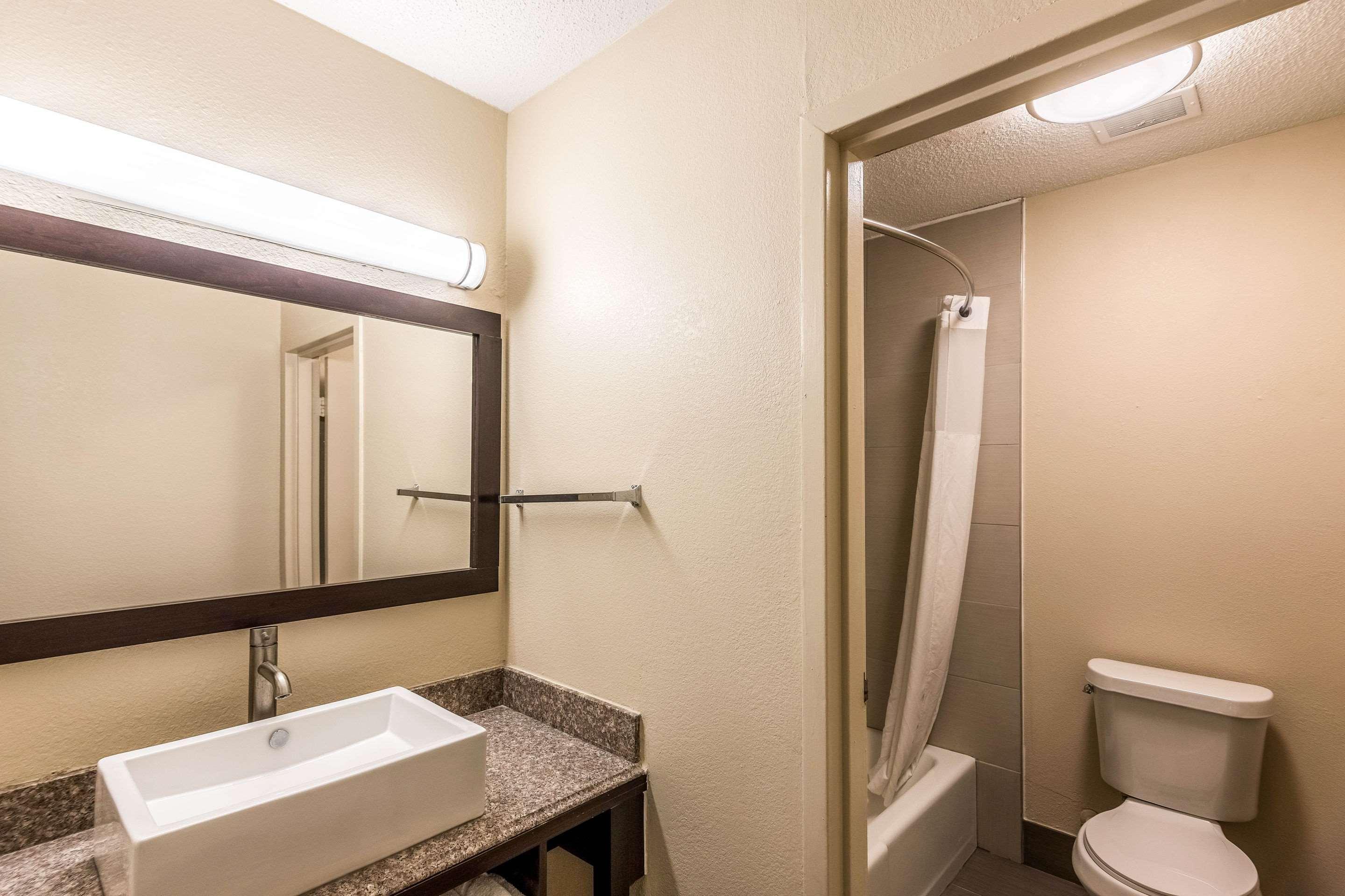 Colby Inn And Suites 外观 照片