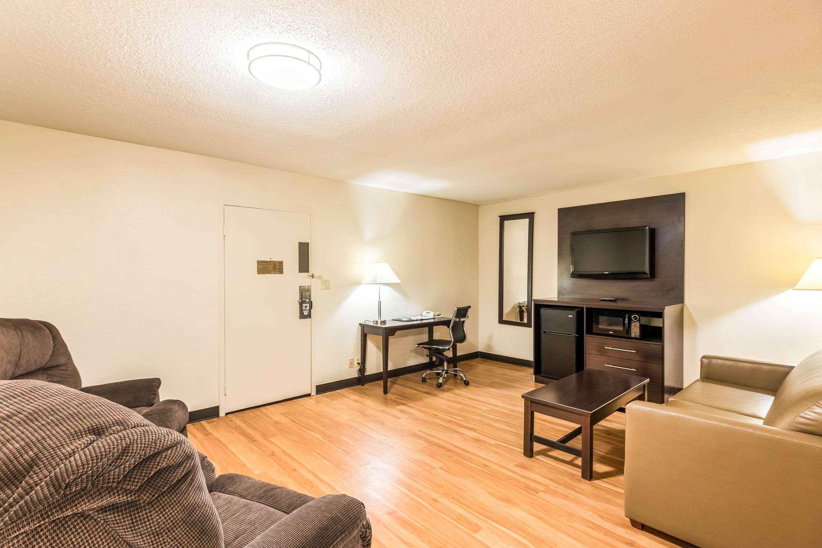 Colby Inn And Suites 外观 照片
