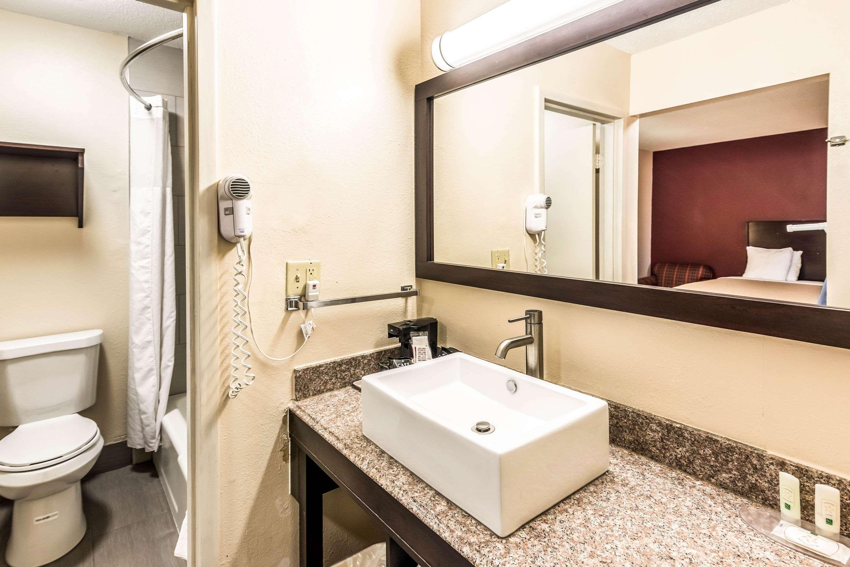 Colby Inn And Suites 外观 照片