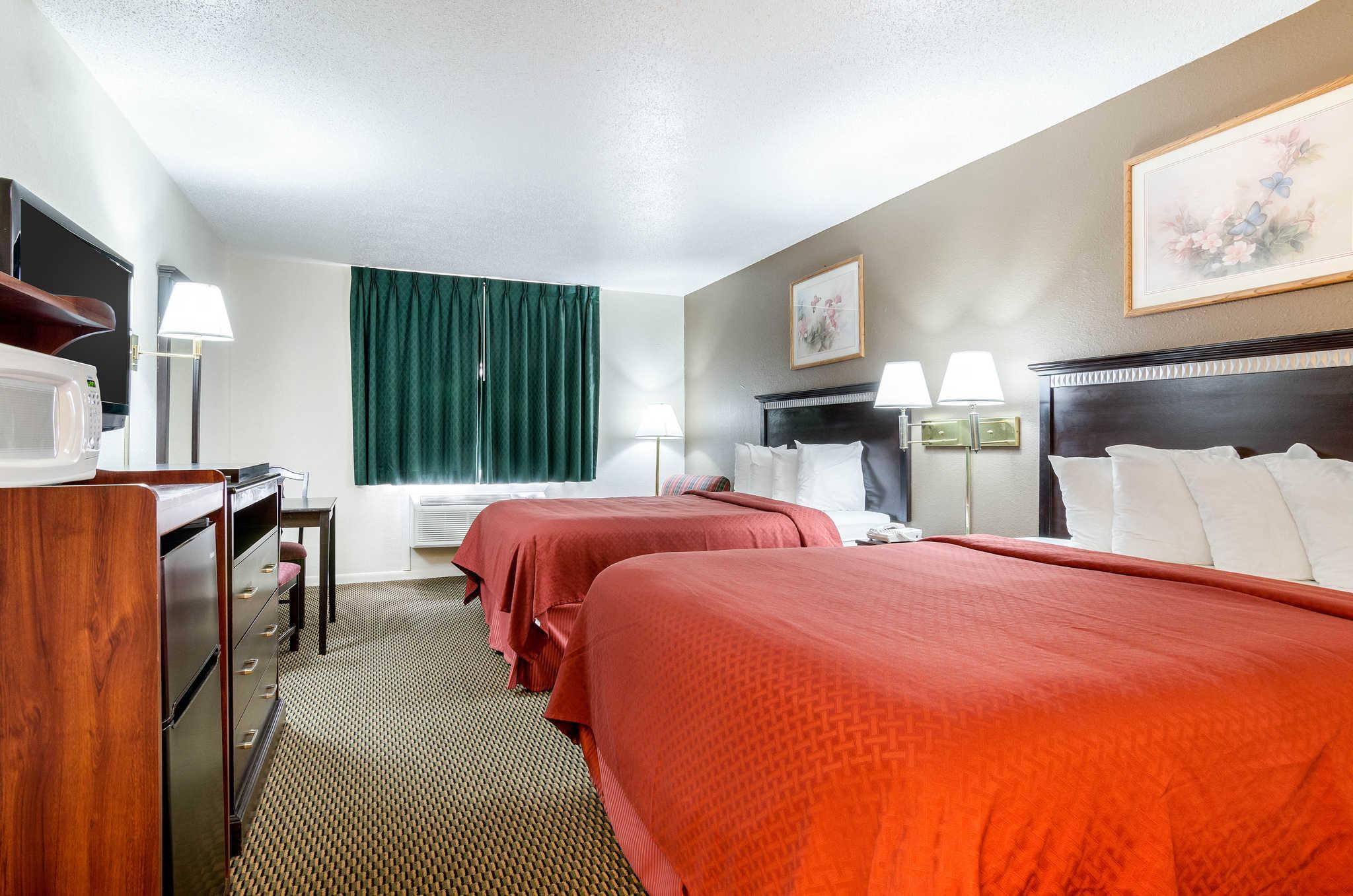 Colby Inn And Suites 外观 照片