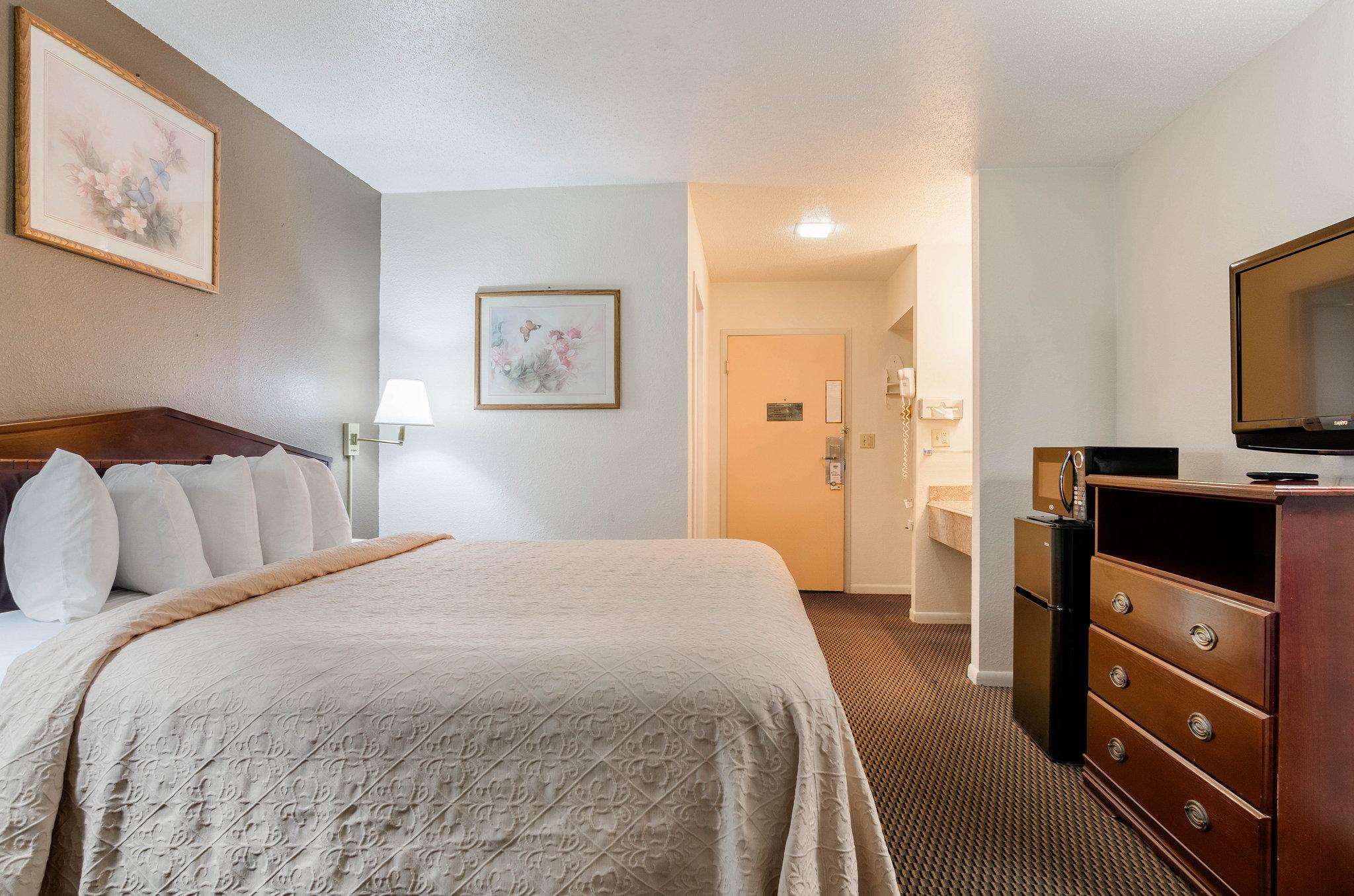 Colby Inn And Suites 外观 照片