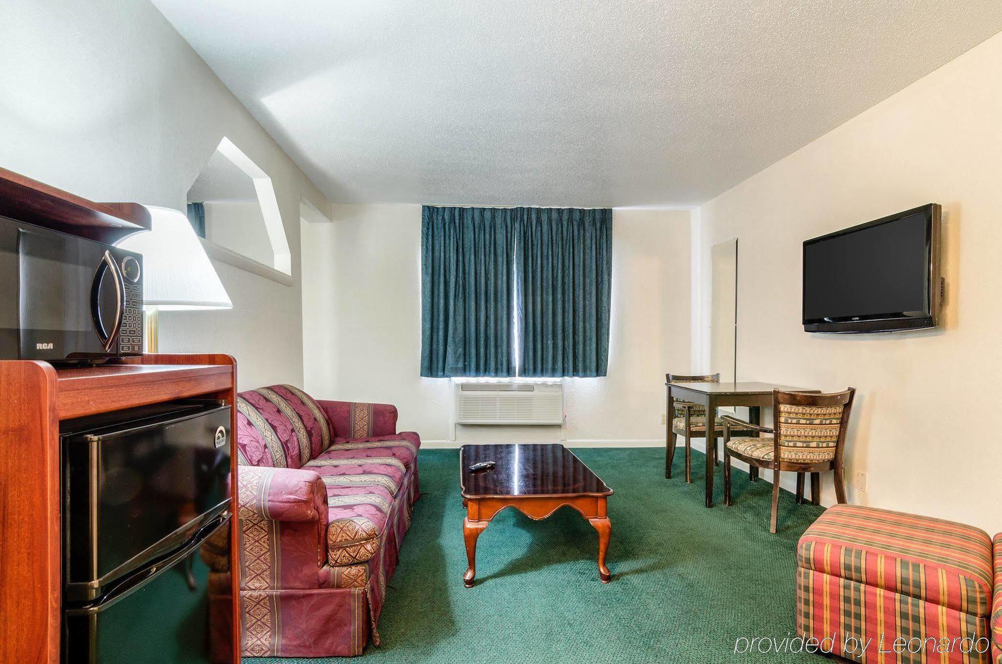 Colby Inn And Suites 外观 照片
